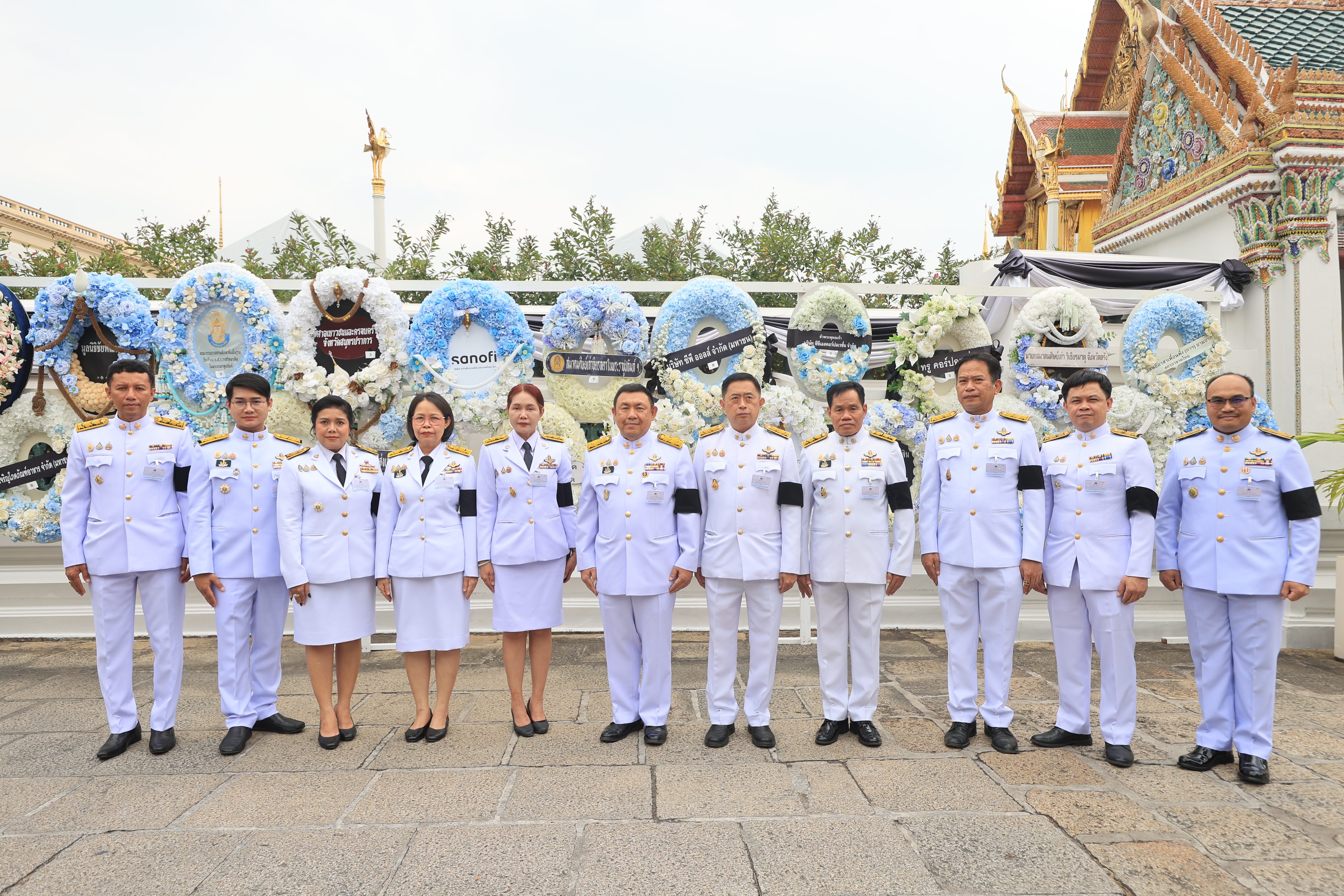 title - คณะผู้บริหาร ส.ป.ก. ร่วมผลัดเวรเฝ้าฯ พระพิธีธรรมสวดพระอภิธรรมพระบรมศพ สมเด็จพระนางเจ้าสิริกิติ์ พระบรมราชินีนาถ พระบรมราชชนนีพันปีหลวง